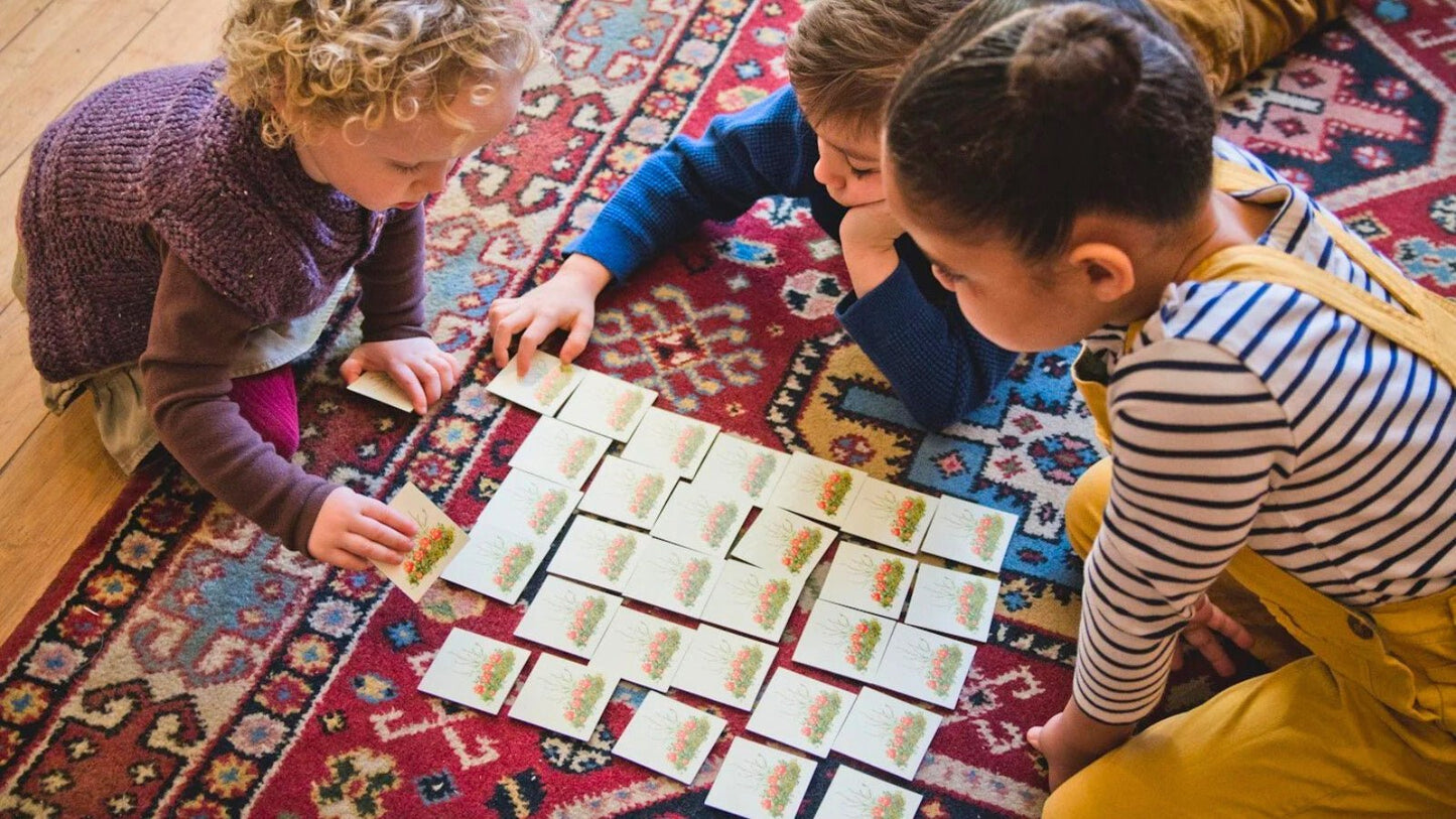 Children playhing with memory game