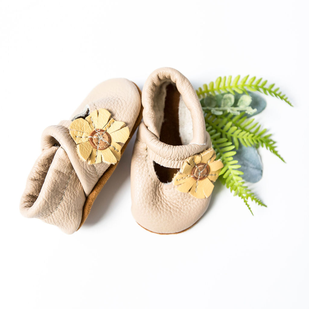 Daffodil Daisy Mary Janes Shoes with Designs