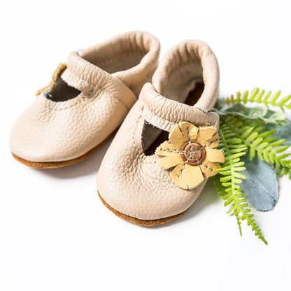 Daffodil Daisy Mary Janes Shoes with Designs