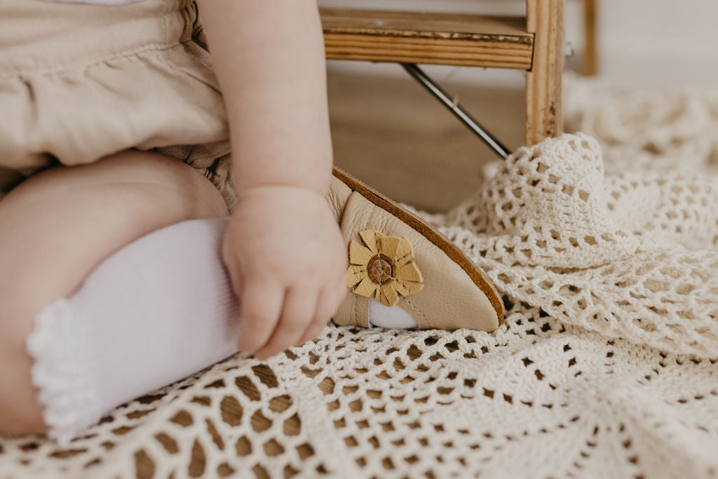 Daffodil Daisy Mary Janes Shoes with Designs