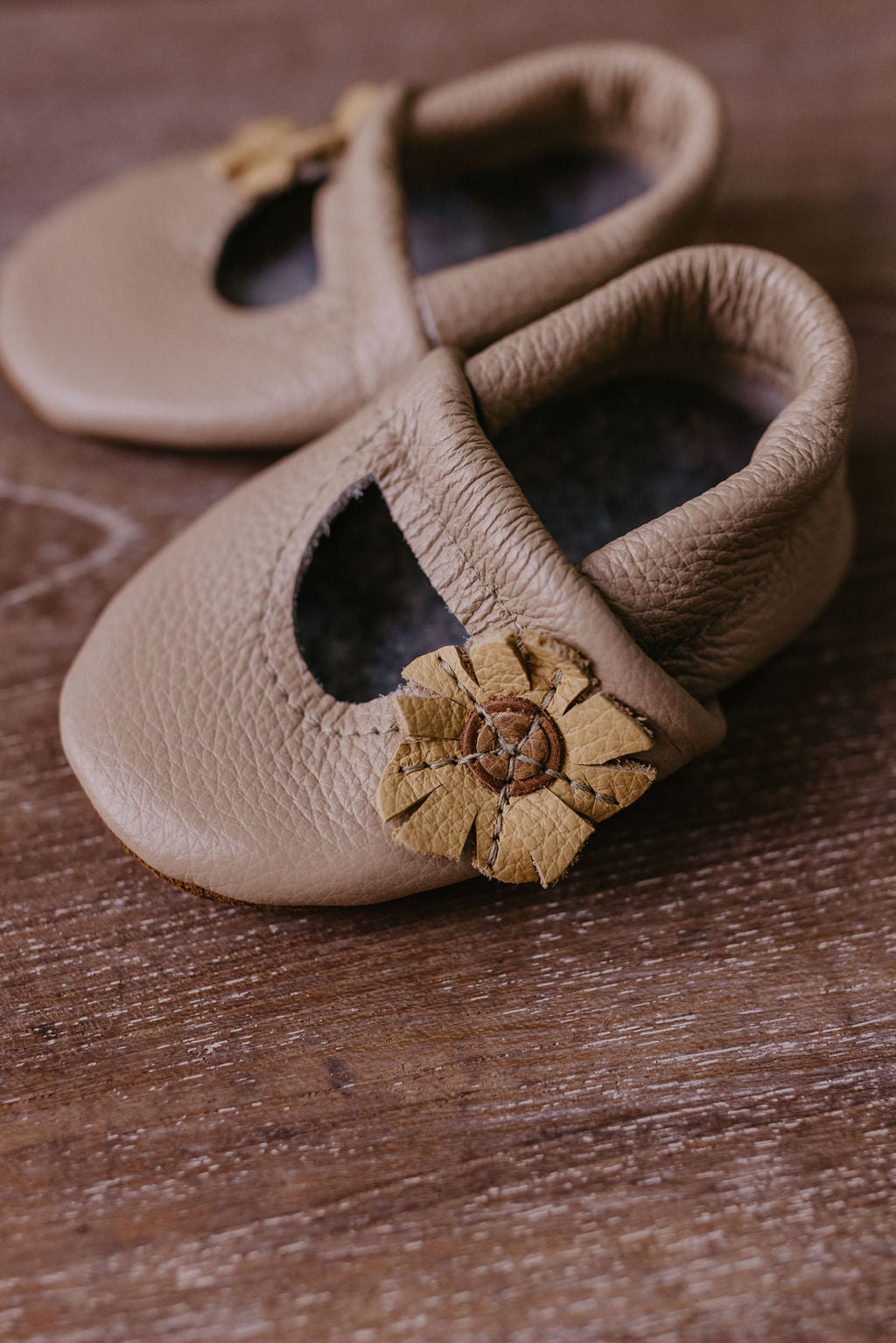 Daffodil Daisy Mary Janes Shoes with Designs