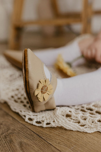 Daffodil Daisy Mary Janes Shoes with Designs