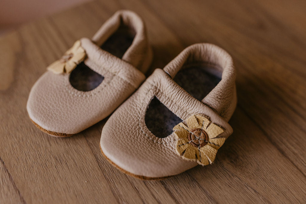 Daffodil Daisy Mary Janes Shoes with Designs