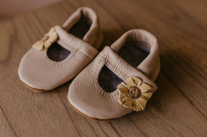 Daffodil Daisy Mary Janes Shoes with Designs