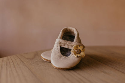 Daffodil Daisy Mary Janes Shoes with Designs