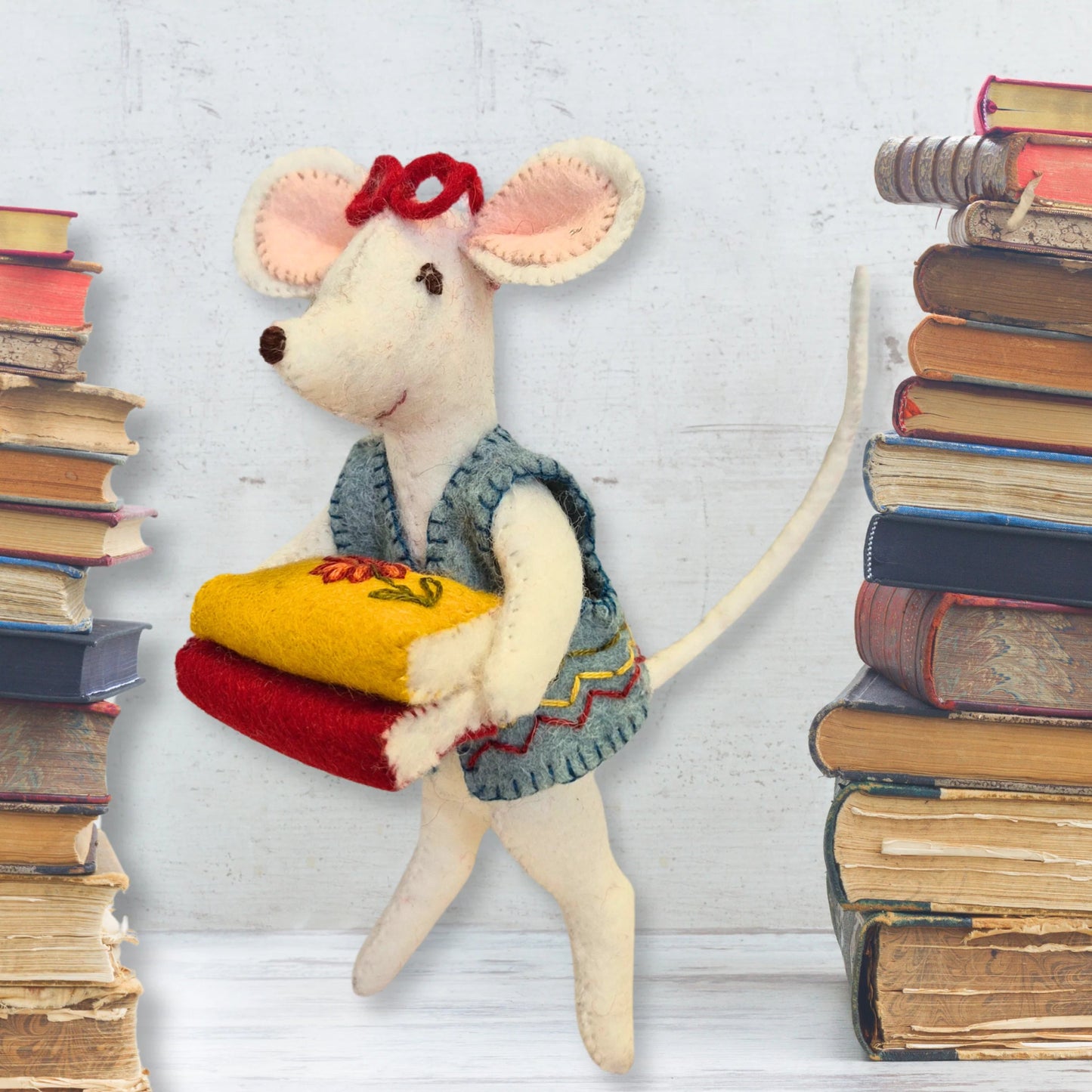 Little Mouse Librarian Mini Felt Craft Kit - cotton, wool, natural, felt Art & Craft Kits for open-ended play - Title: Def...