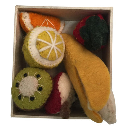 Box with 6 felt fruits on a white background