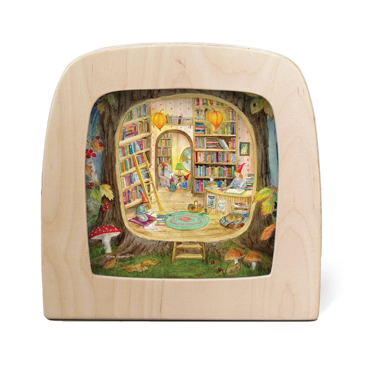 Toverlux lamp featuring the image of a secret library in the hollow of a tree