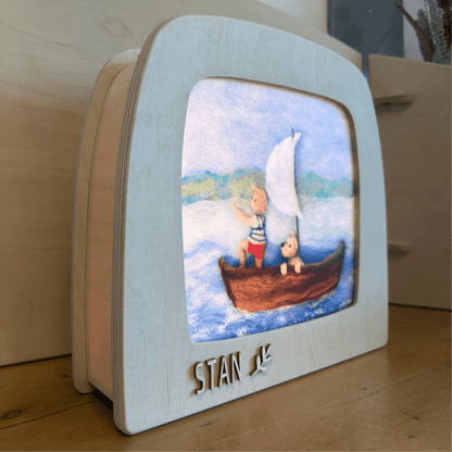 Toverlux lamp customized with the name Stan, silhouette of boy and dog in a sailboat