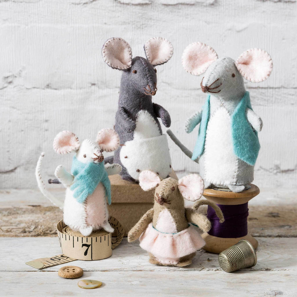 Corinne Lapierre Mouse Family Felt Craft Kit - blueottertoys-CL-MOUFA4F