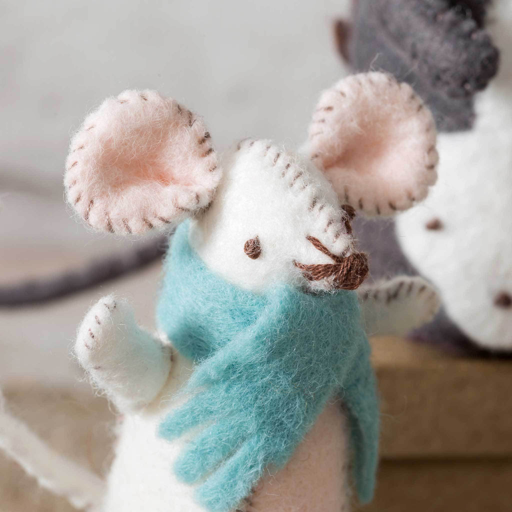 Corinne Lapierre Mouse Family Felt Craft Kit - blueottertoys-CL-MOUFA4F