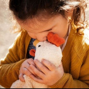 
                  
                    Girls with senger Chicken
                  
                