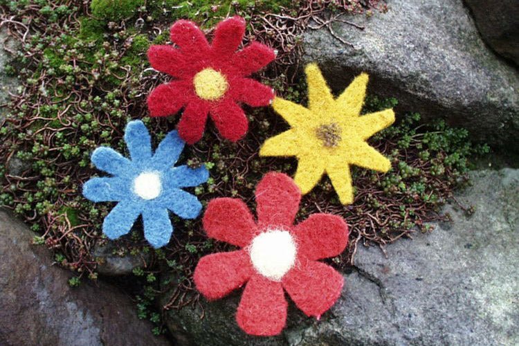 Bioland Organic Plant-Dyed Wool Dry Felting Kit, Flowers Filges